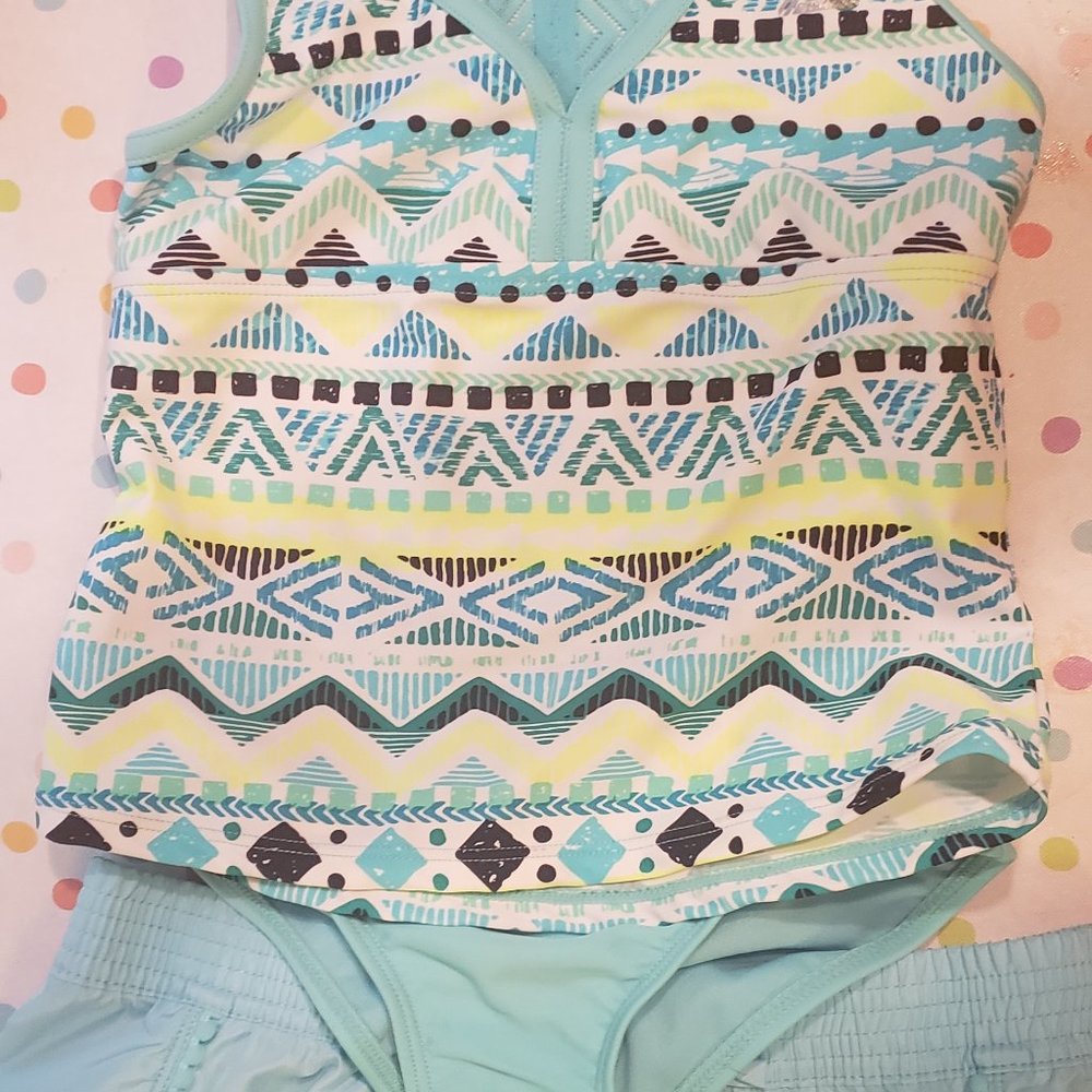 3 piece tankini with shorts! Girls size small (7/8)